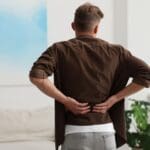 Dolor de espalda persistente en casa que no mejora solo con descanso