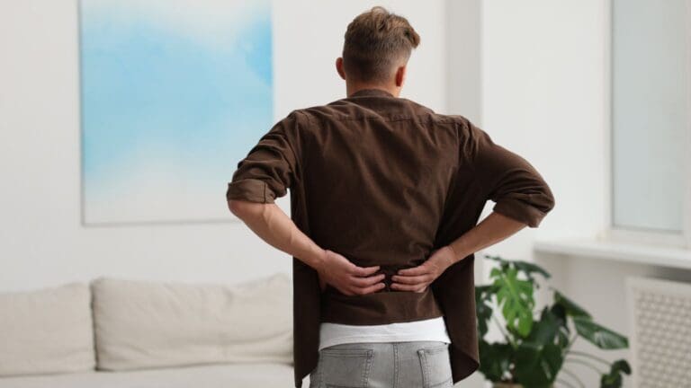 Dolor de espalda persistente en casa que no mejora solo con descanso