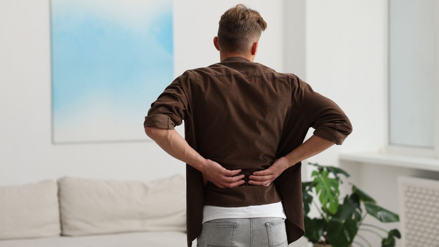 Dolor de espalda persistente en casa que no mejora solo con descanso