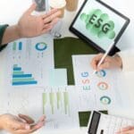 Estrategia de sostenibilidad empresarial y aplicación de criterios ESG en empresa moderna