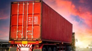 Transporte internacional de mercancías por carretera con documentación CMR y control aduanero