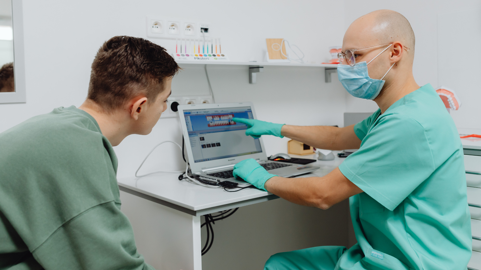 Consulta médica sobre reversión de vasectomía y fertilidad masculina.