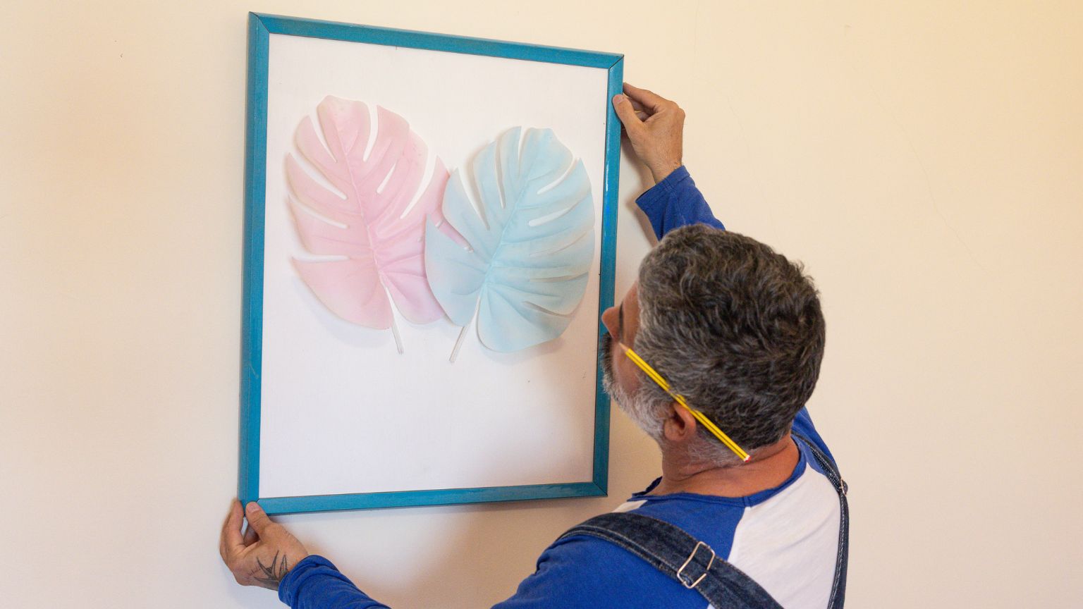 Cómo conservar cuadros en casa evitando humedad y luz solar directa.