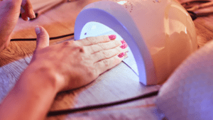 Cómo usar láminas de gel para uñas en casa fácilmente