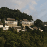 Vacaciones de lujo en España en villa exclusiva con vistas naturales.