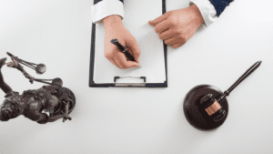 Servicios jurídicos especializados en derecho penal y penitenciario.