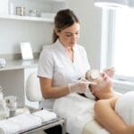 ¿Qué son los tratamientos faciales y para qué sirven realmente?