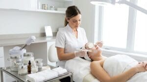 ¿Qué son los tratamientos faciales y para qué sirven realmente?