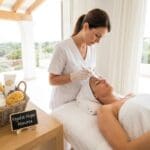 ¿Qué es la limpieza facial y por qué es tan importante para tu piel?