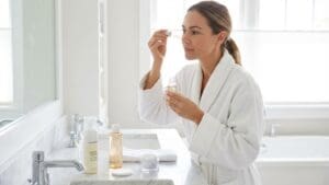 ¿Qué es una rutina diaria de cuidado facial efectiva?