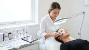 ¿Qué es una rutina de skincare profesional y por qué es importante para tu piel?