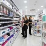 Material de manicura y extensiones de pestañas profesionales en Madrid