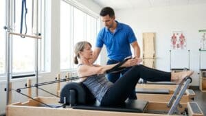 ¿Qué es el pilates terapéutico y cómo puede ayudar a mejorar el cuerpo?