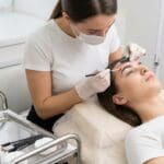 ¿Qué es el laminado de cejas profesional y cómo funciona?