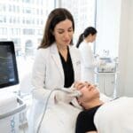 ¿Qué es un tratamiento facial avanzado y cómo beneficia a la piel?