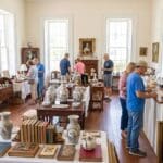 ¿Qué es una venta open house de antigüedades y cómo participar?