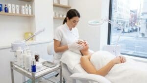 ¿Qué son los tratamientos faciales para mujeres?