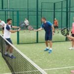 ¿Qué son las clases de pádel para todos los niveles?