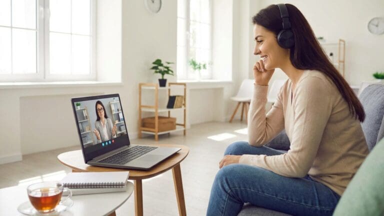 ¿Qué es la atención de una psicóloga online y cómo puede ayudar a las personas?