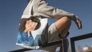 regalos personalizados originales como camisetas, tazas y bolsas con diseños creativos