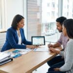 ¿Qué es un agente de seguros y cómo puede ayudar a las personas?