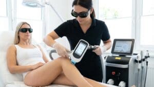 ¿Qué es la depilación laser y cómo puede ayudar a eliminar el vello?