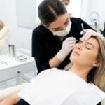¿Qué es la microestética y cómo redefine la belleza personal?