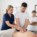 ¿Cuál es la trayectoria profesional de un masajista y cómo se construye?