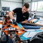 ¿Qué es el diseño de gráficos para moto y por qué es esencial para los pilotos?