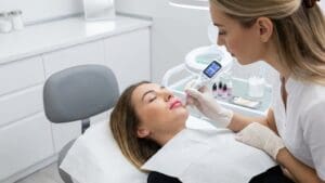 ¿Qué es la micropigmentación de labios y cómo funciona este tratamiento?