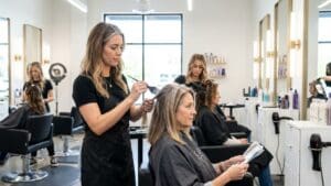 ¿Qué es el grey blending y por qué buscar un salón especializado?