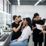 ¿Qué es una academia de maquillaje y cómo puede ayudarte?