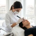 ¿Qué es el microblading y por qué es una opción popular para las cejas en Madrid?