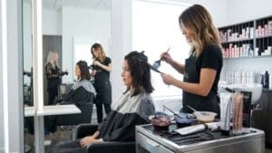 ¿Qué es la coloración del cabello y cómo funciona?