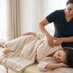 ¿Qué es el masaje postparto y por qué es importante para la recuperación?