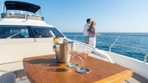 ¿Qué hace a los vinos para yates diferentes de los de tierra?