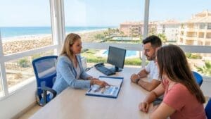 ¿Cómo elegir una inmobiliaria en La Antilla para tu propiedad?