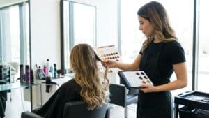 ¿Qué es un estudio balayage y por qué es esencial para tu cabello?