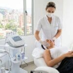 ¿Qué es la estética facial en Colombia y por qué es tan buscada?
