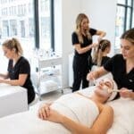 ¿Qué son los servicios de estética y por qué son importantes para el cuidado personal?
