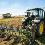 ¿Qué implica la maquinaria agrícola para profesionales en el campo?