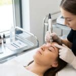 ¿Qué es la micropigmentación de cejas y cómo funciona este método?