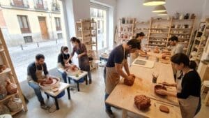 ¿Qué es un taller de cerámica en Madrid y cómo funciona?
