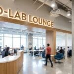 ¿Qué es la señalización personalizada y cómo ayuda a los espacios?