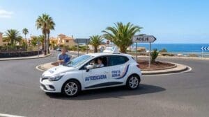 ¿Qué se necesita para obtener el carnet de conducir en Costa Adeje?