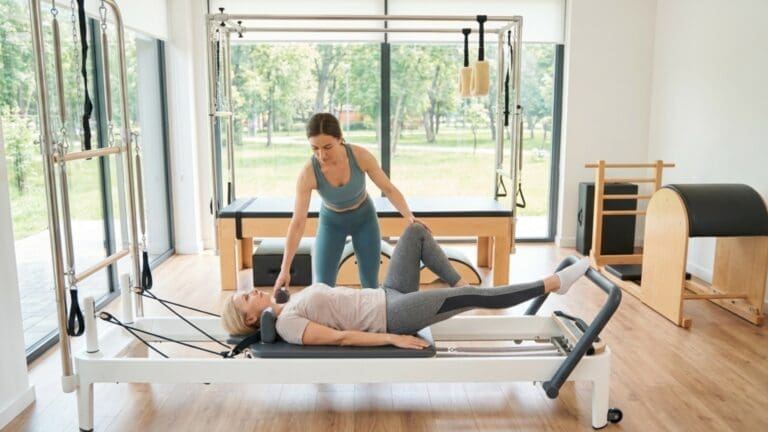 ¿Qué es el pilates terapéutico y cómo puede ayudar a mejorar el bienestar?