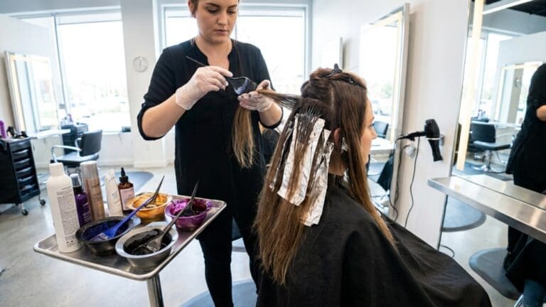 ¿Qué es la coloración del cabello y cómo funciona?