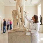 ¿Qué es el arte escultórico y cómo se manifiesta en la historia?