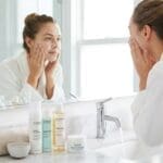 ¿Qué es una rutina de cuidado facial y cómo beneficia a la piel?