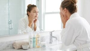 ¿Qué es una rutina de cuidado facial y cómo beneficia a la piel?
